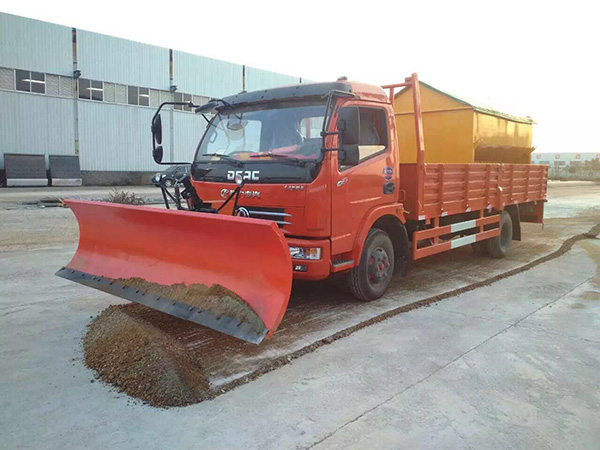東風(fēng)多利卡除雪車(chē) 中型載貨汽車(chē)